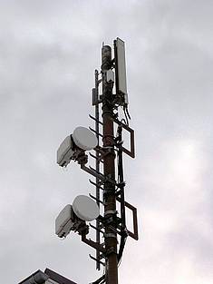 Bild: Handyfunkmast (Mikrowellen-Emitter)